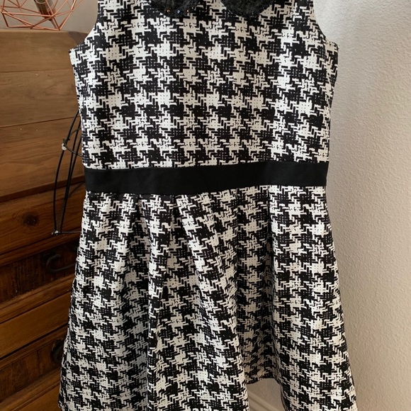 Dress - Picture 2 of 8